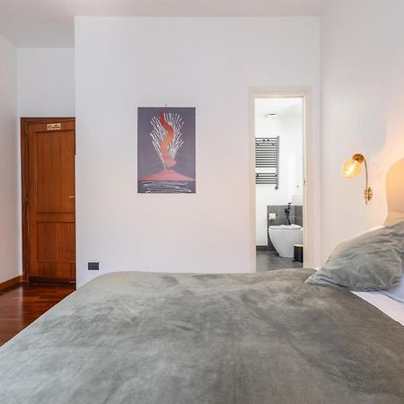 Napolicentro Mare - Sea View Rooms & Suites エクステリア 写真