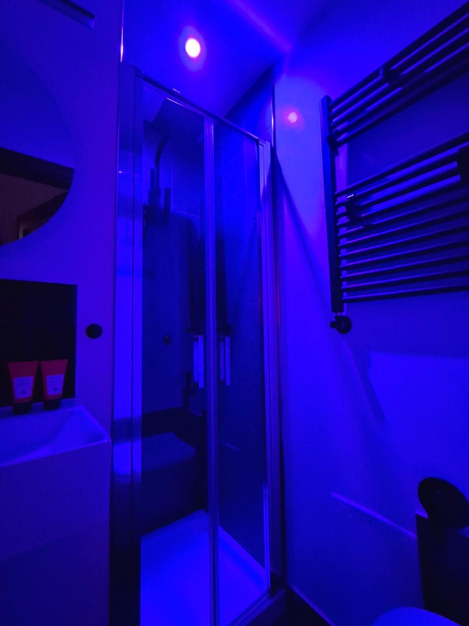 Napolicentro Mare - Sea View Rooms & Suites エクステリア 写真